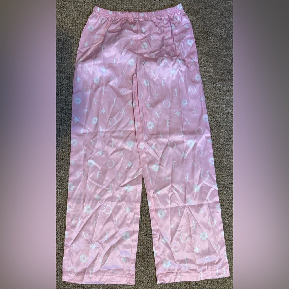 FAO Schwarz Pink Pajama Bottoms with White Pattern